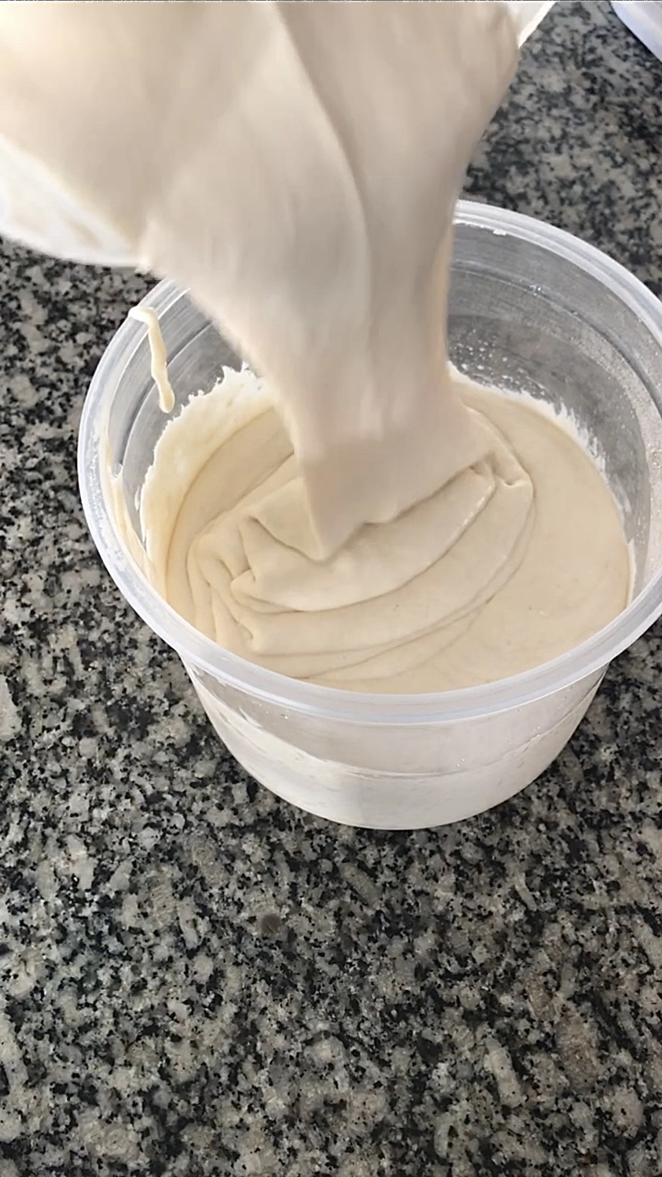Massa de crepe sendo preparada